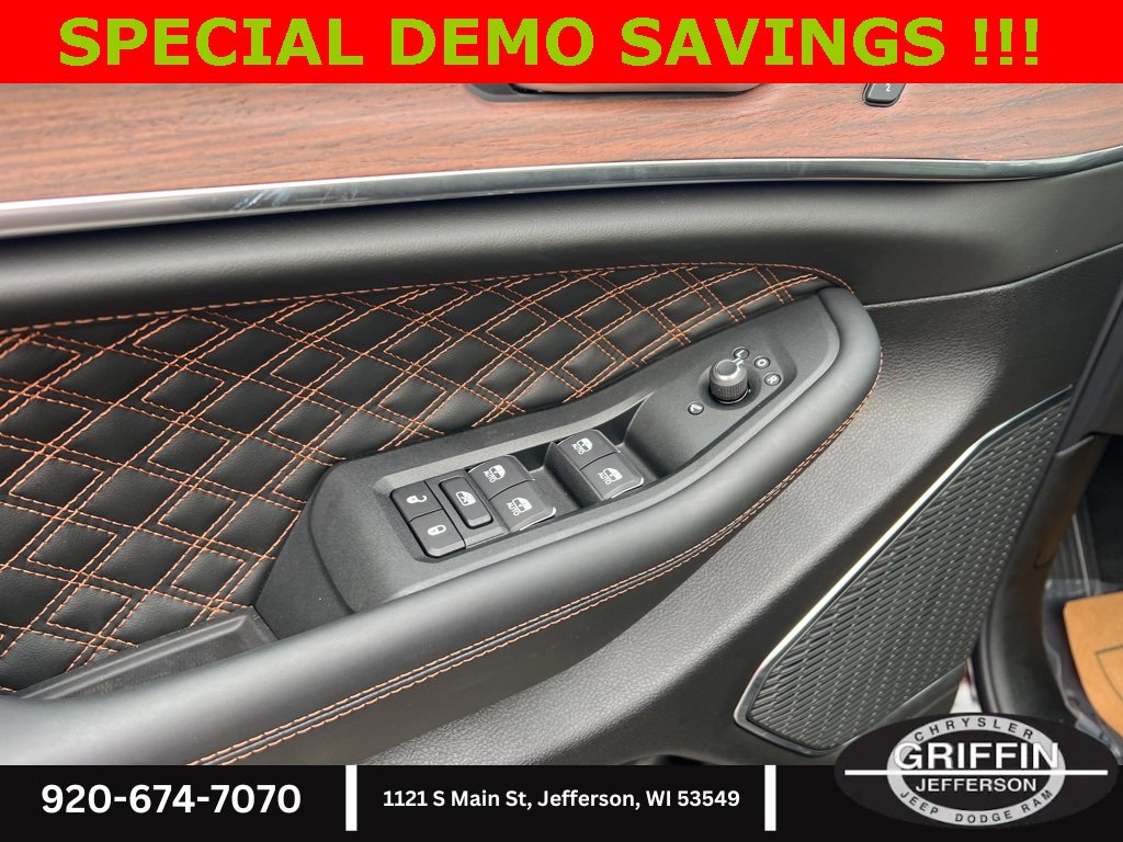 New 2025 Jeep Grand Cherokee L Summit w/ Obsidian Package image 21