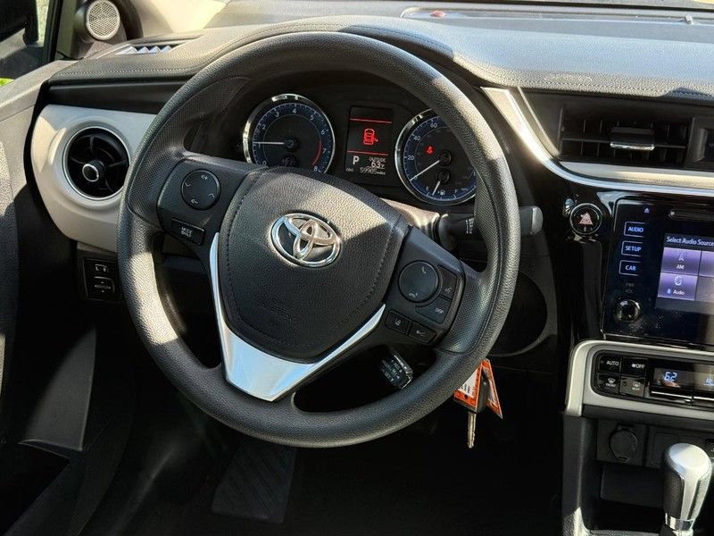 Used 2018 Toyota Corolla LE FWD image 14