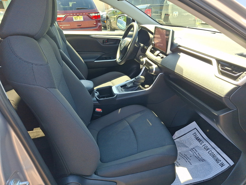 Used 2024 Toyota RAV4 LE AWD/4WD image 15