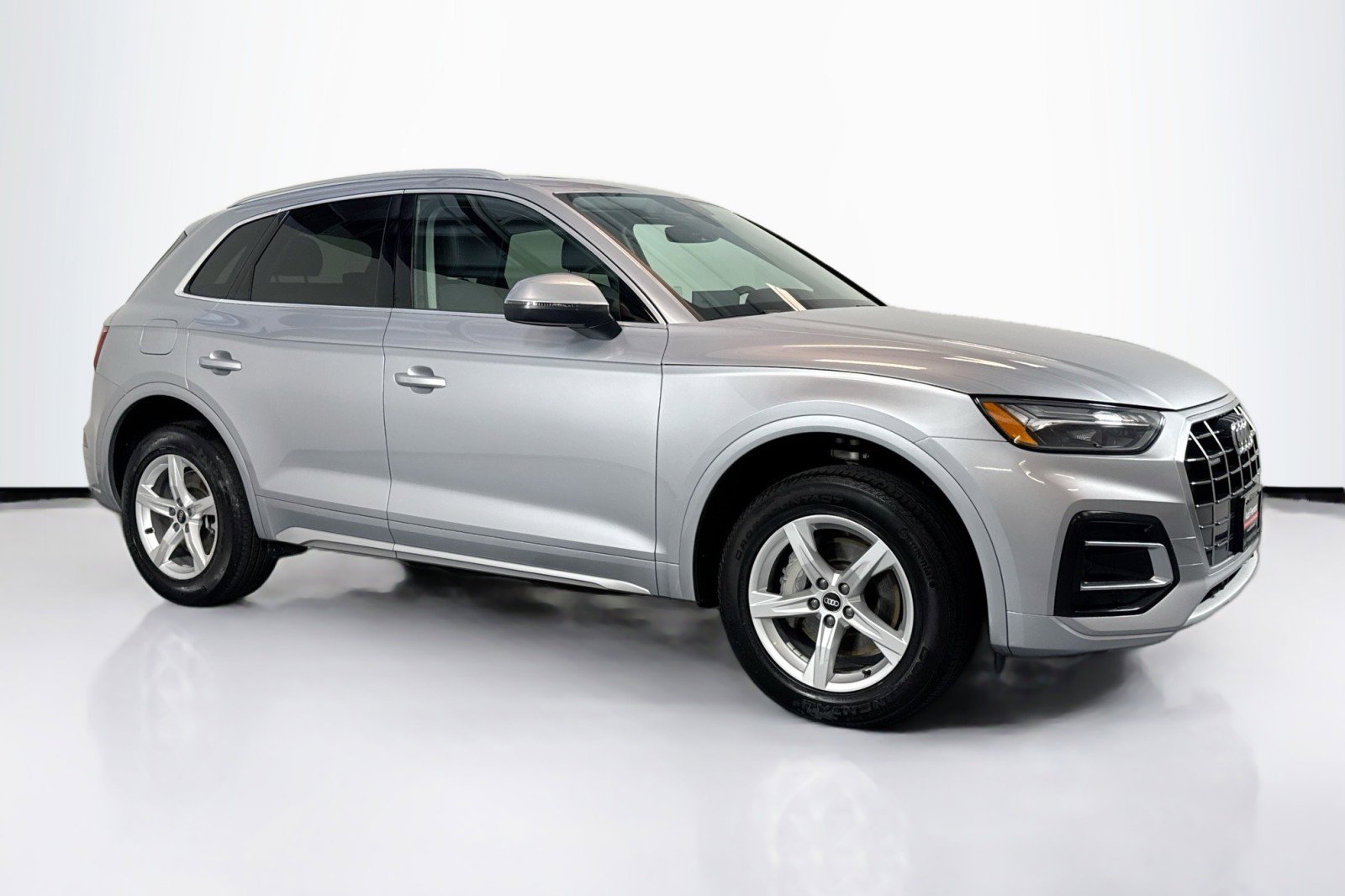 Used 2023 Audi Q5 2.0T Premium w/ Convenience Package AWD/4WD image 3