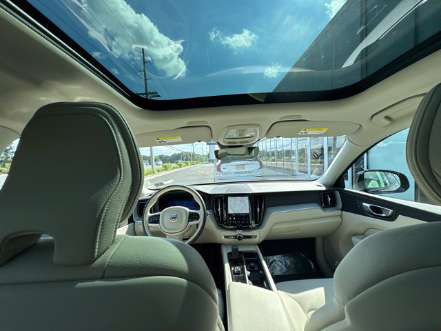 Certified 2024 Volvo XC60 T8 Plus w/ Climate Package AWD/4WD image 18