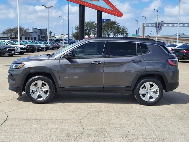 Used 2022 Jeep Compass Latitude image 2