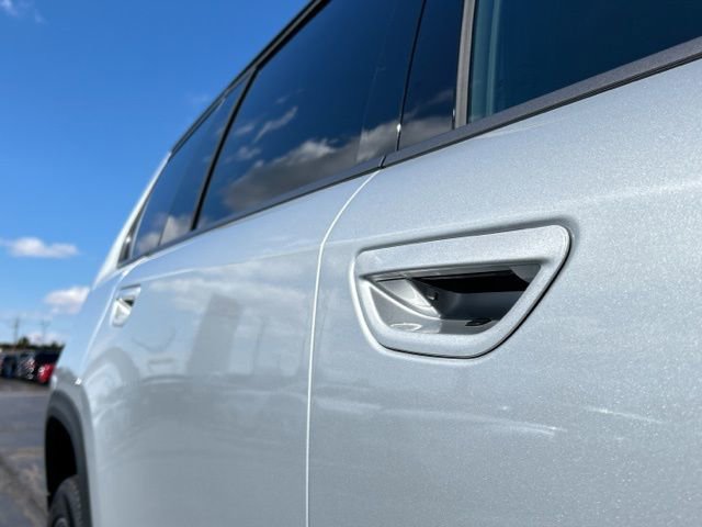 New 2026 Jeep Cherokee Overland AWD/4WD image 24