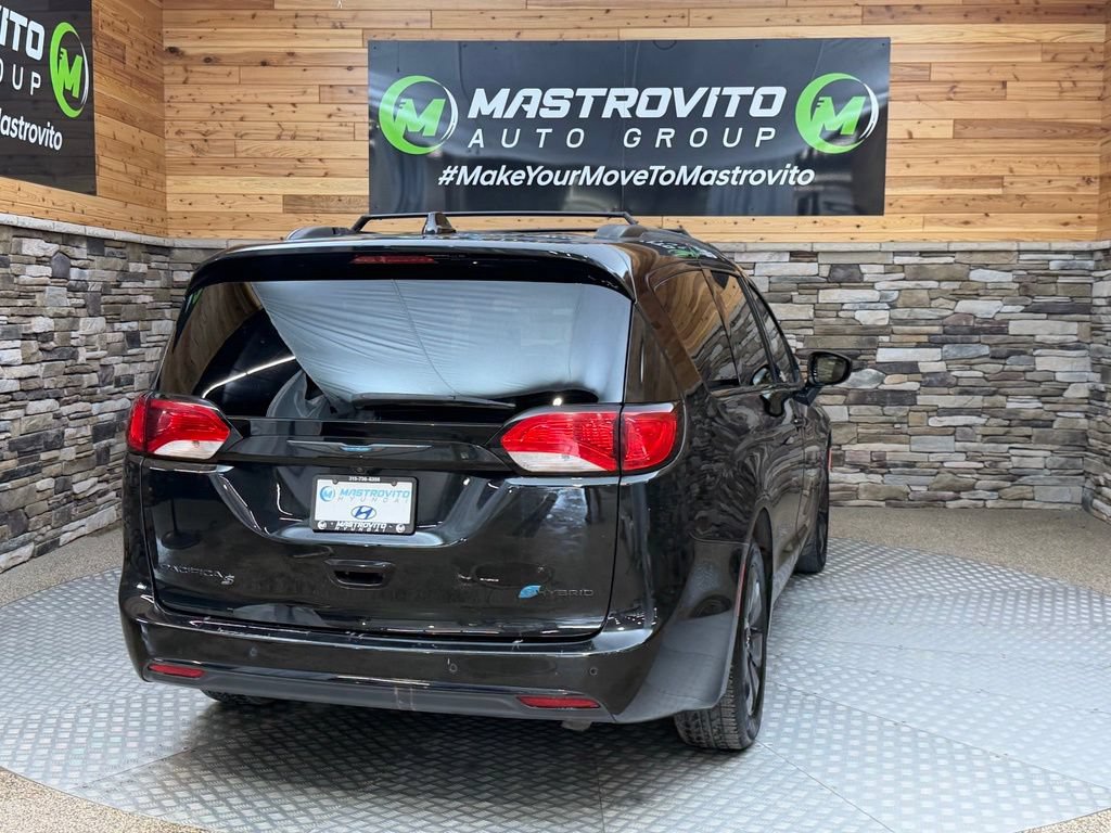 Used 2020 Chrysler Pacifica Touring-L w/ S Appearance Package FWD image 13
