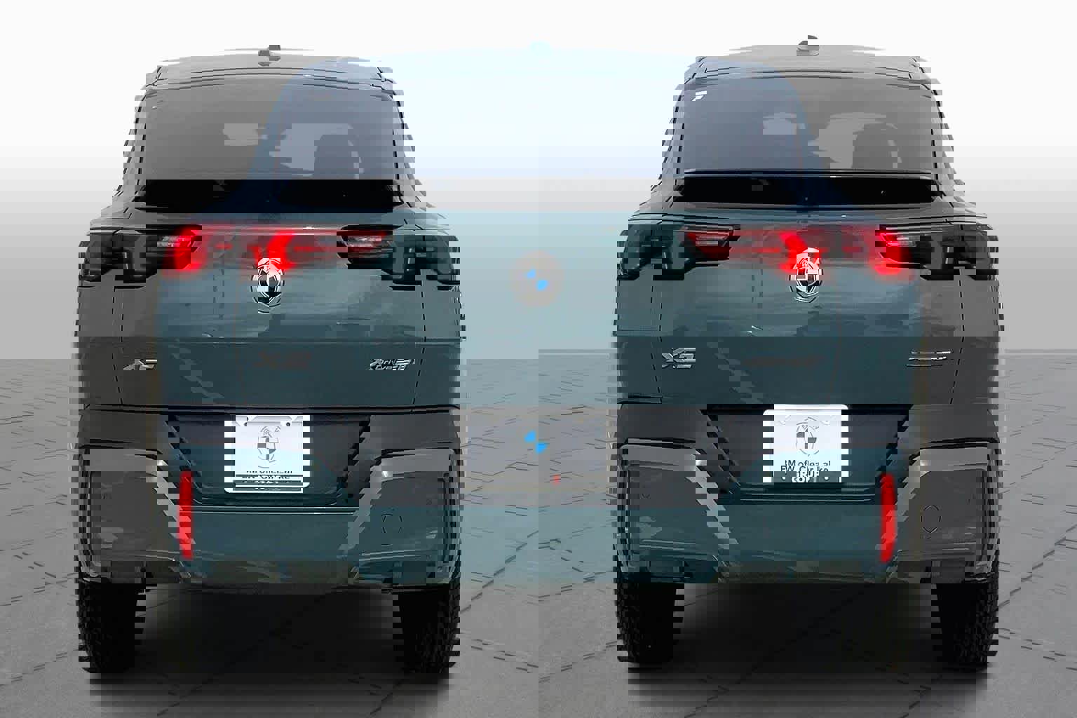 Certified 2025 BMW X2 xDrive28i w/ Technology Package image 4