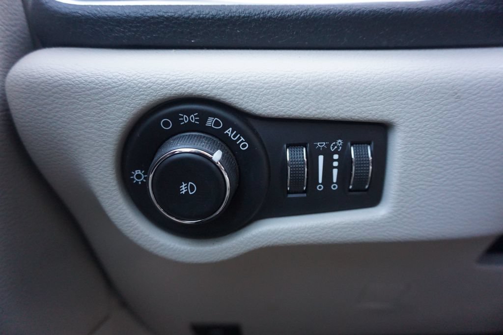 Used 2020 Chrysler Pacifica Limited FWD image 4