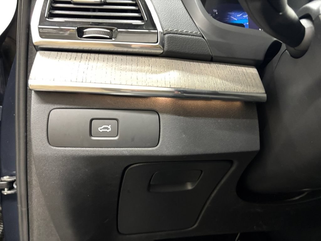 Certified 2025 Volvo XC90 B6 Ultra w/ Protection Package Premier AWD/4WD image 30