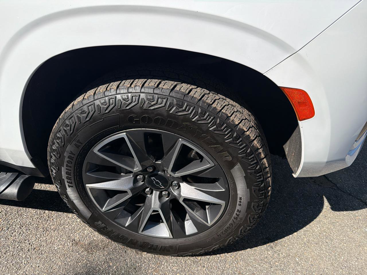 Used 2024 Chevrolet Tahoe Z71 w/ Luxury Package AWD/4WD image 4