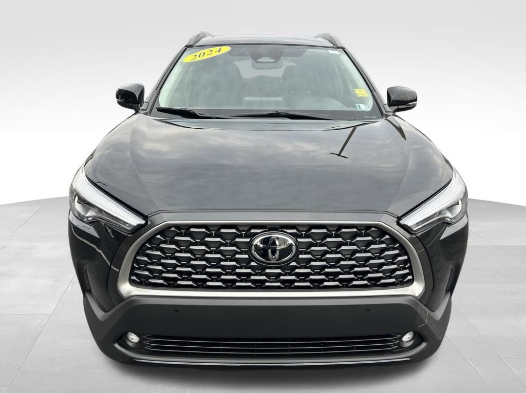 Certified 2024 Toyota Corolla Cross XLE w/ Convenience Package image 8