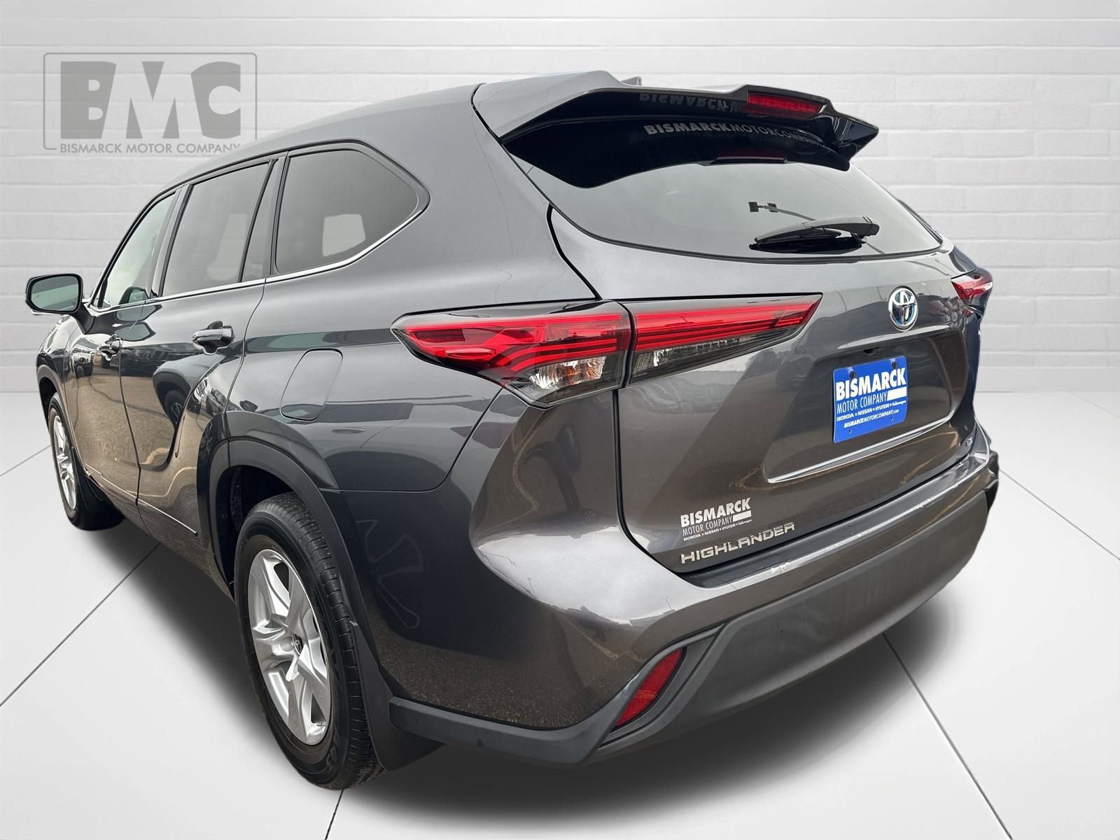 Used 2021 Toyota Highlander LE image 4