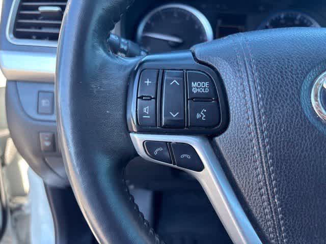 Used 2019 Toyota Highlander XLE FWD image 11