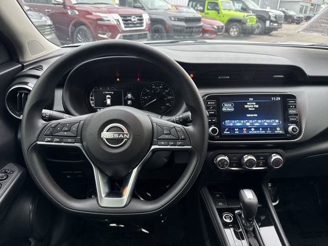 Used 2024 Nissan Kicks SV image 5