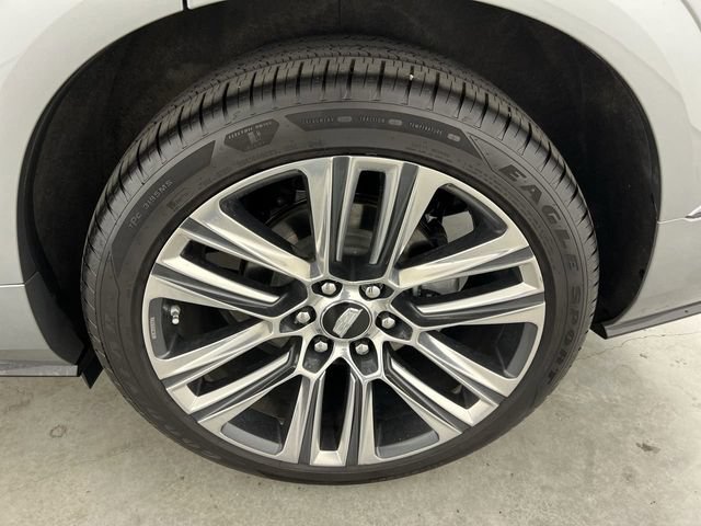 Certified 2026 Cadillac Vistiq Luxury w/ LPO, Floor Liner Package AWD/4WD image 33