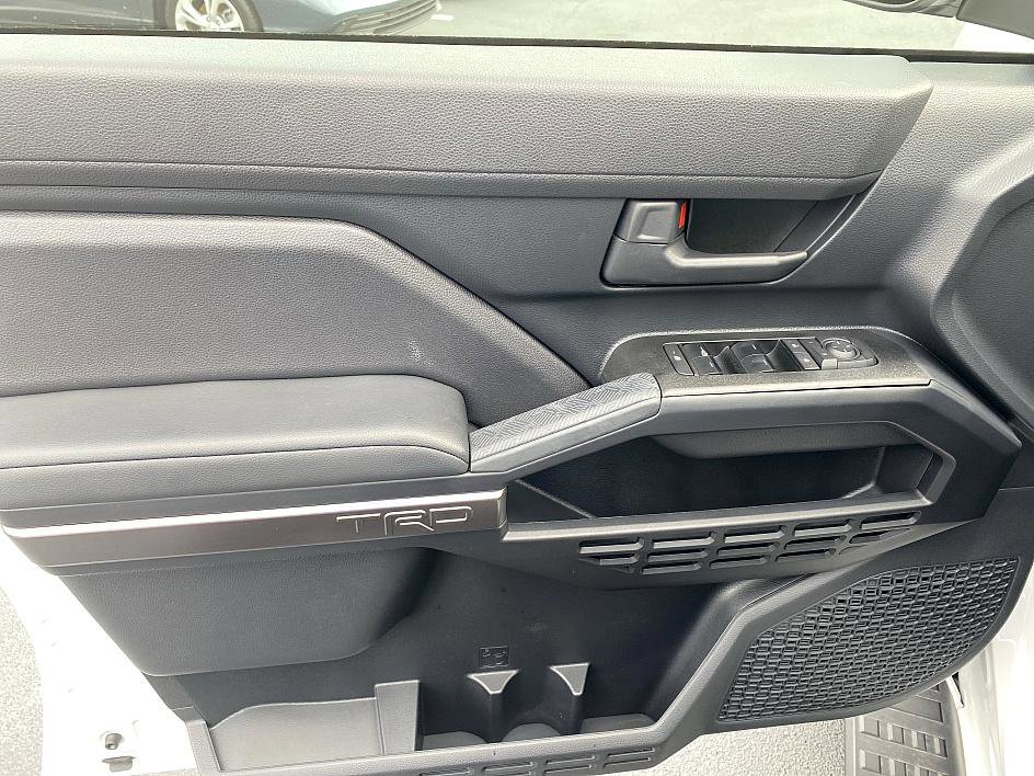 Certified 2025 Toyota 4Runner TRD Off-Road image 9