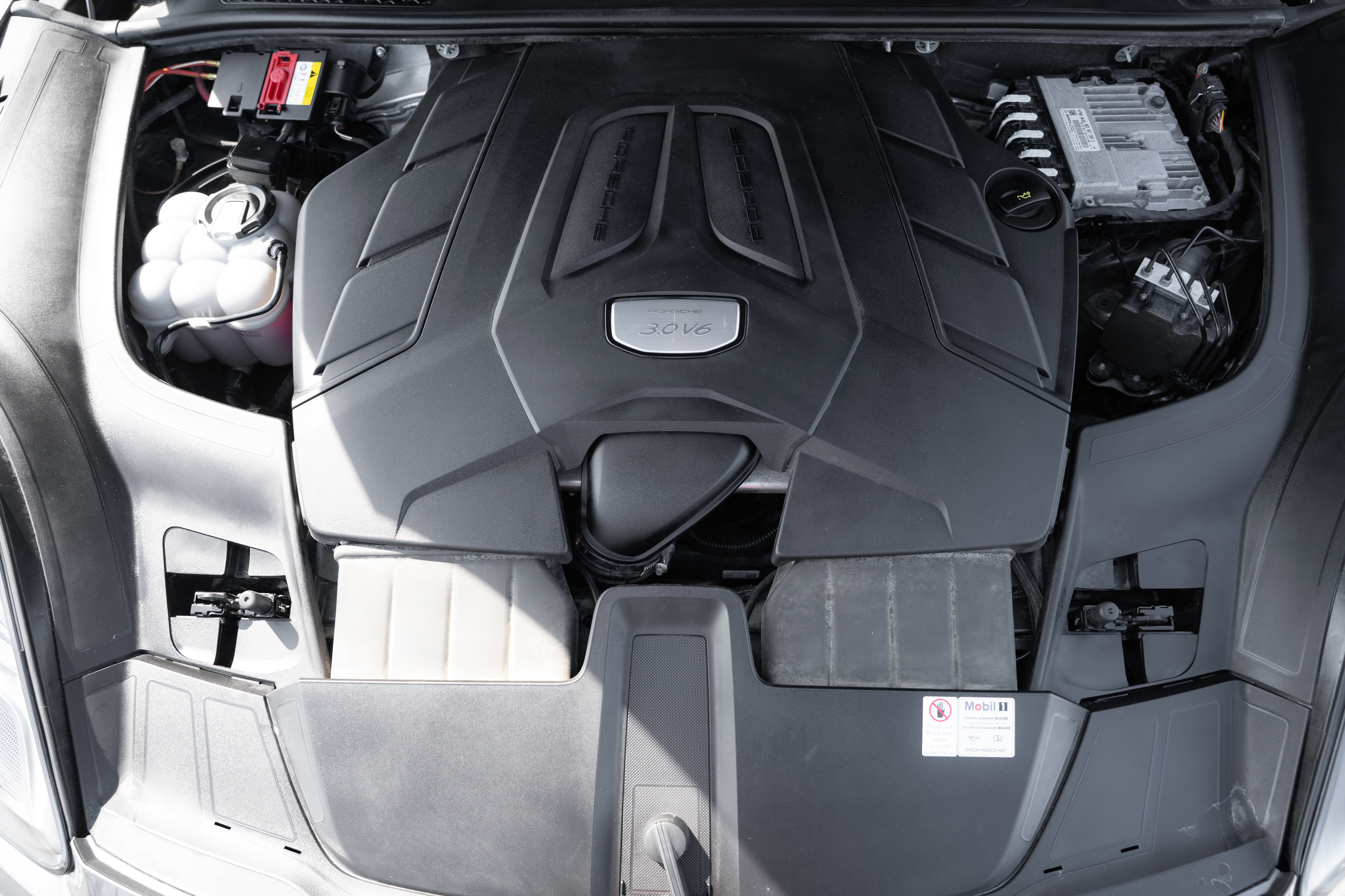 Used 2020 Porsche Cayenne image 37