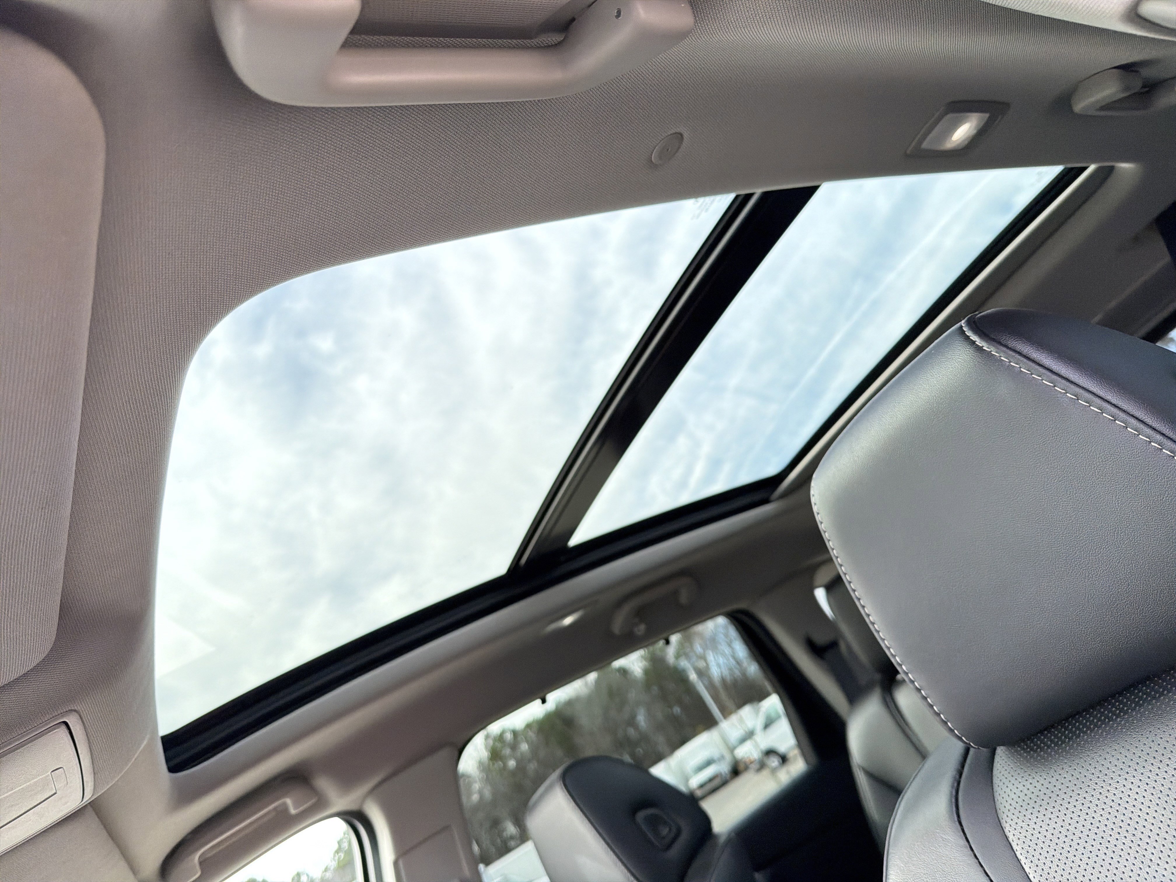 Certified 2023 Acura MDX FWD w/ Technology Package image 28