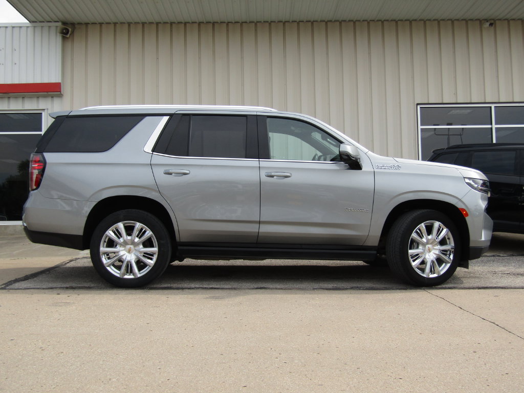 Used 2024 Chevrolet Tahoe High Country AWD/4WD image 2
