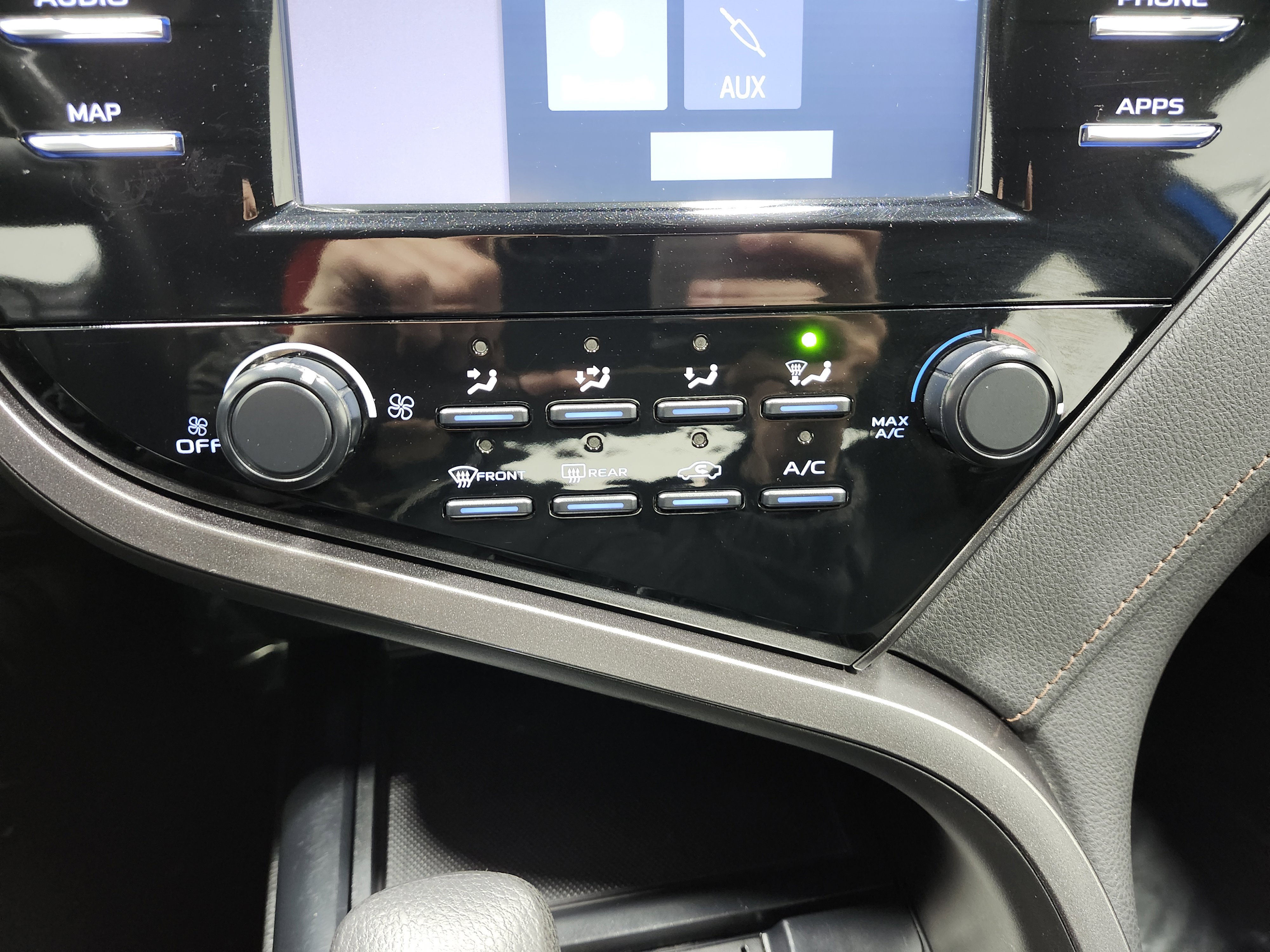 Used 2019 Toyota Camry LE image 29