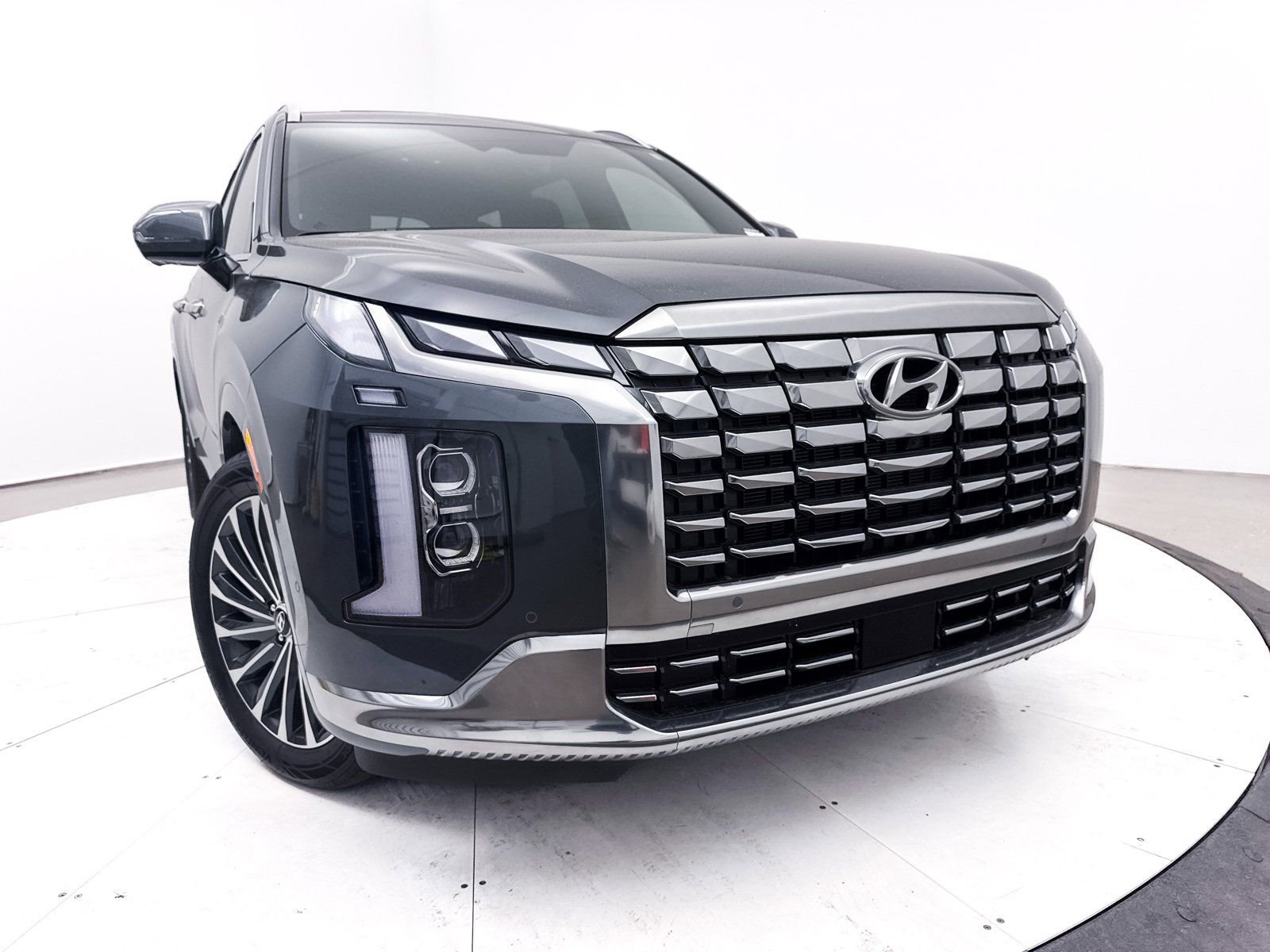 Used 2025 Hyundai Palisade Calligraphy image 8