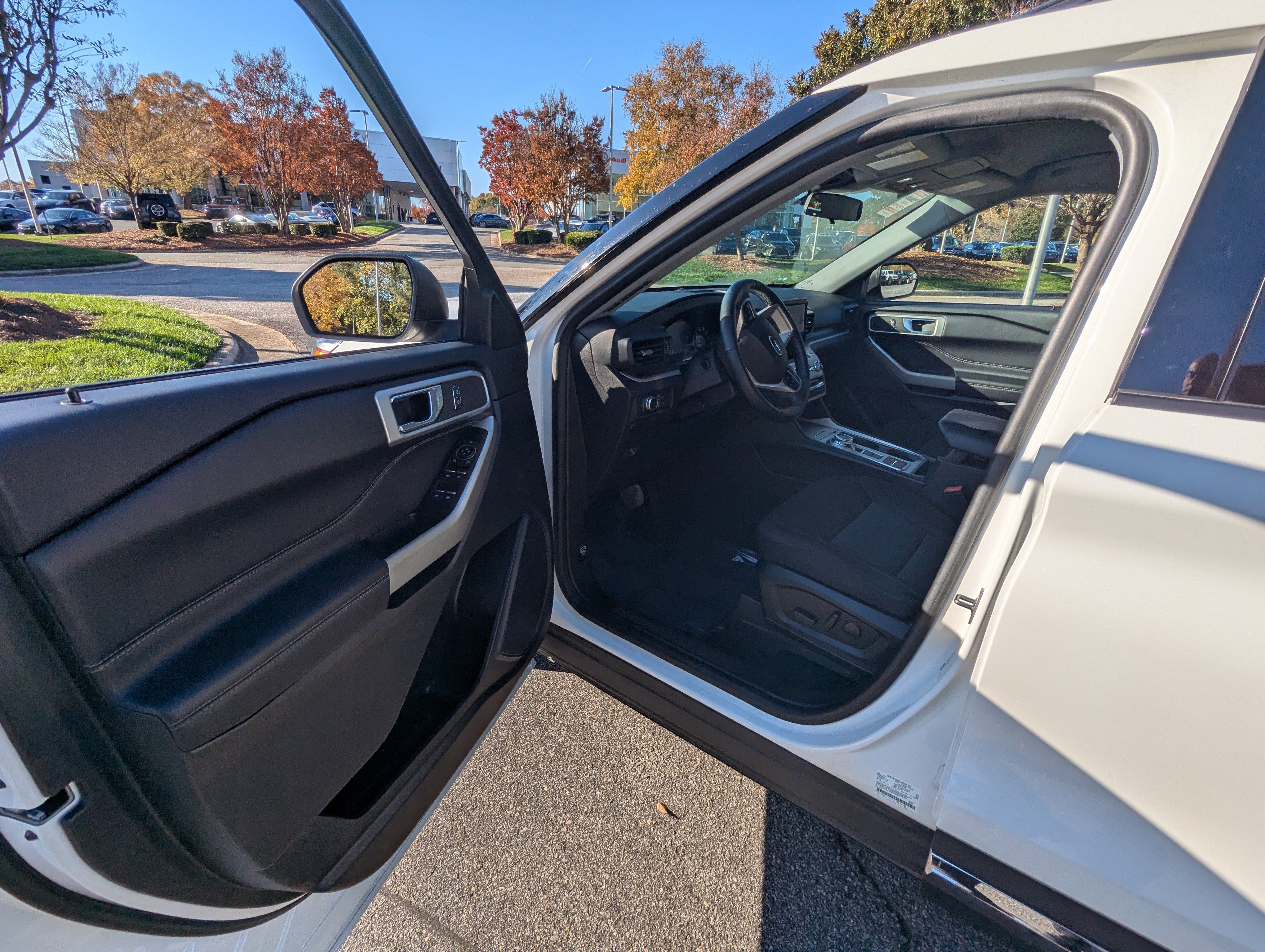 Used 2022 Ford Explorer XLT image 8