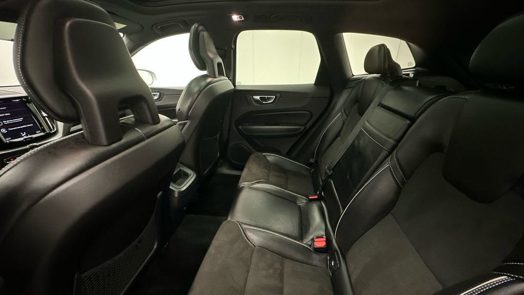 Used 2018 Volvo XC60 T6 R-Design w/ Convenience Package AWD/4WD image 9