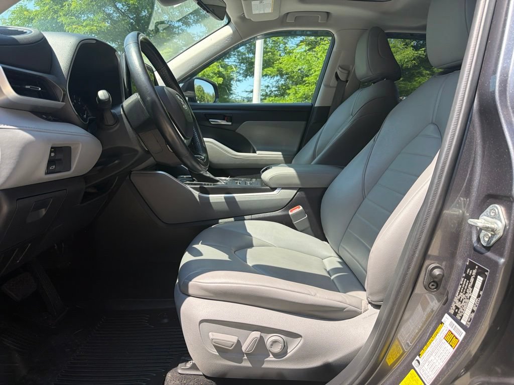 Used 2021 Toyota Highlander XLE AWD/4WD image 22