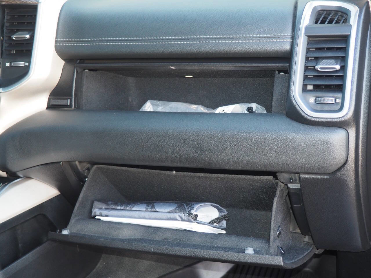 Used 2019 RAM 1500 Laramie image 15