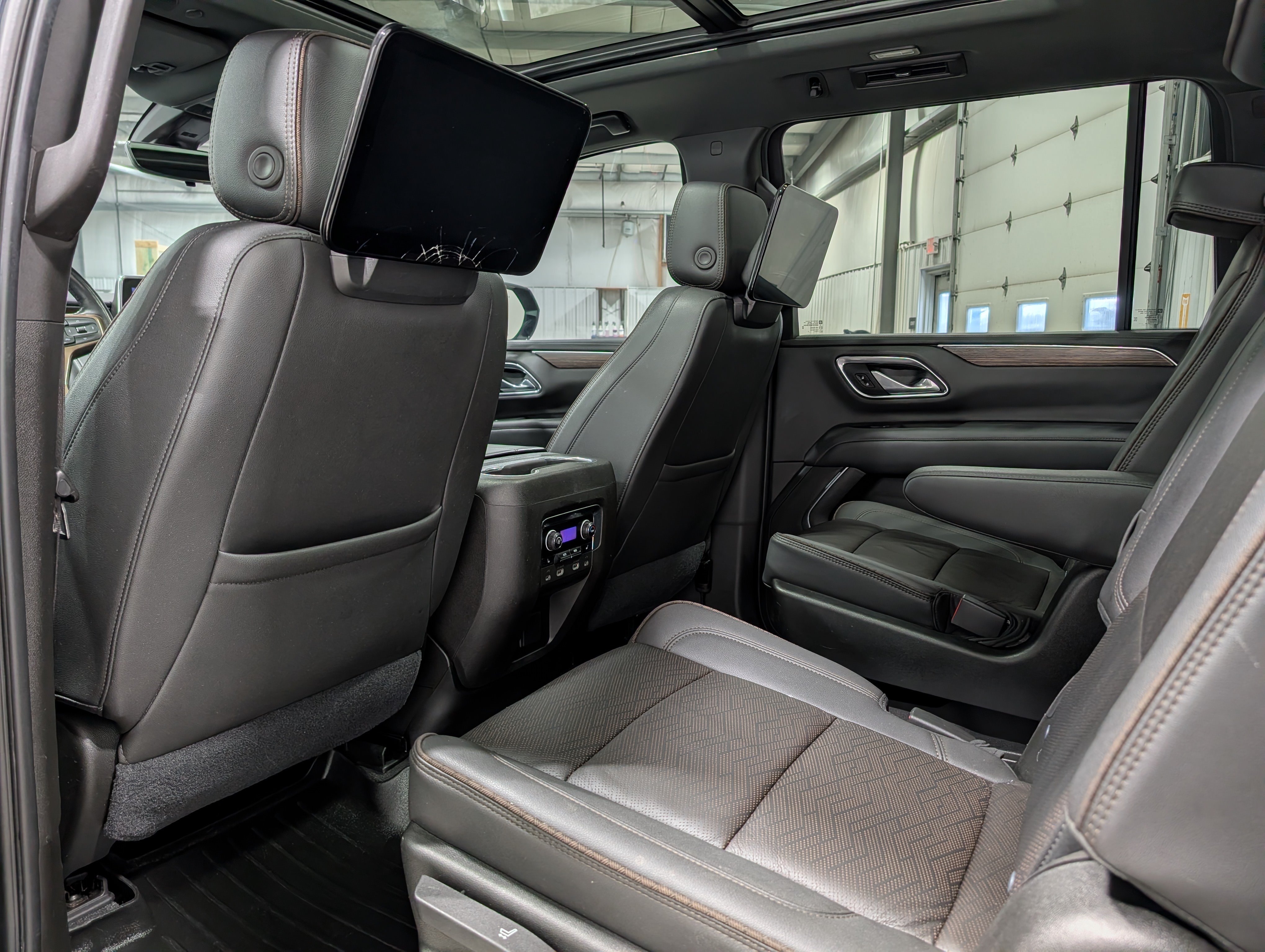 Used 2021 Chevrolet Suburban High Country AWD/4WD image 18