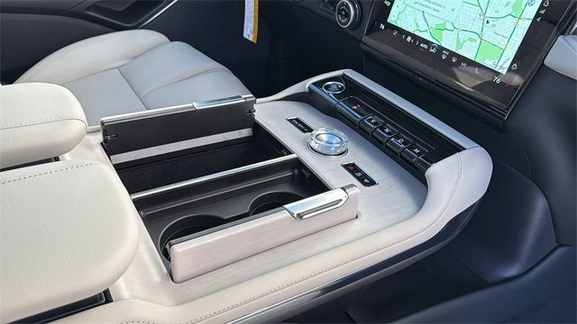 New 2026 Lincoln Navigator Reserve image 8