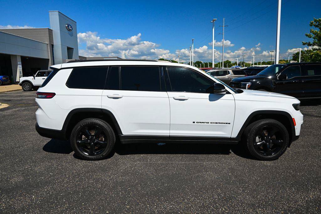 Used 2022 Jeep Grand Cherokee L Limited w/ Luxury Tech Group II AWD/4WD image 3
