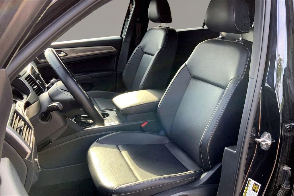 Used 2020 Volkswagen Atlas Cross Sport SE w/ Towing Package image 24