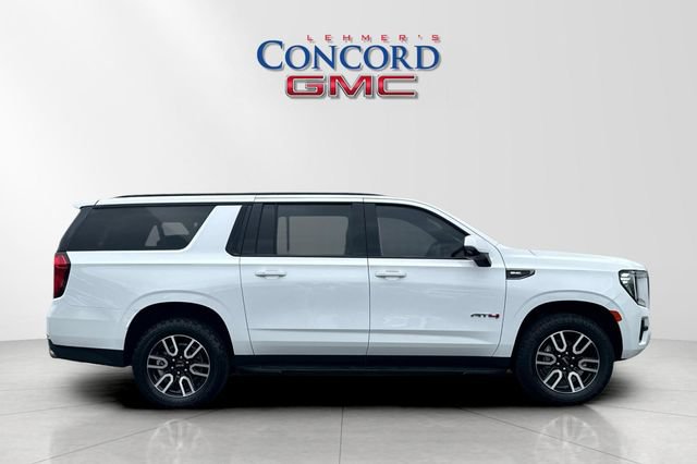 Used 2024 GMC Yukon XL AT4 w/ Technology Package AWD/4WD image 3