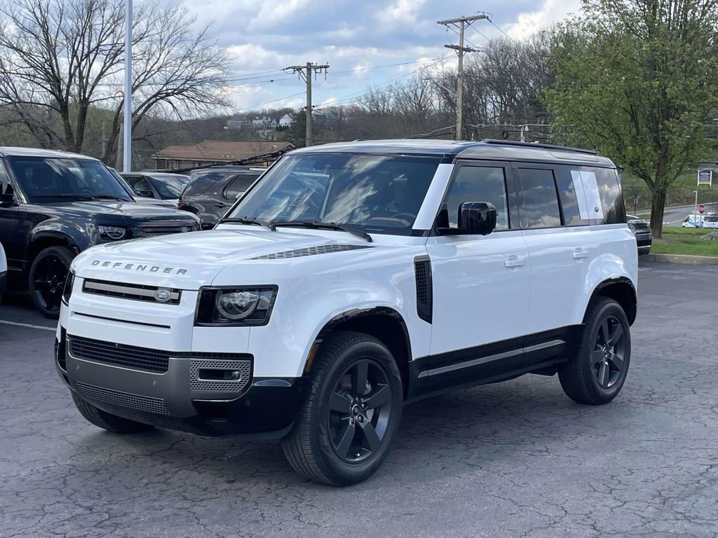 Used 2024 Land Rover Defender 110 X-Dynamic SE image 1