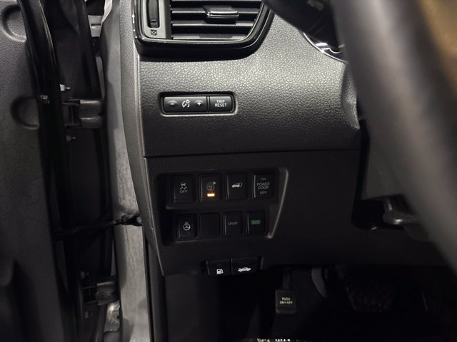 Used 2017 Nissan Rogue SL FWD image 13
