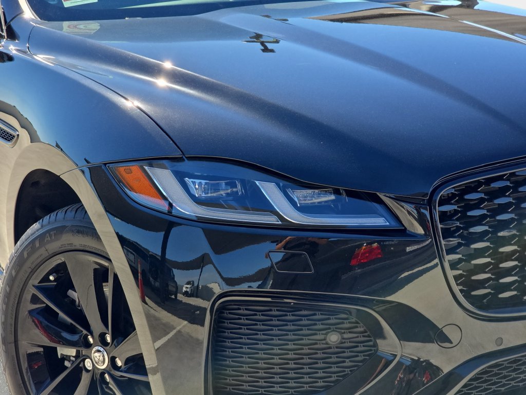 Certified 2025 Jaguar F-PACE R-Dynamic S AWD/4WD image 32