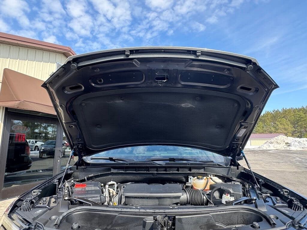 Used 2025 GMC Yukon Denali w/ Sun & Power Step Package image 11