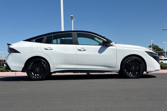 New 2027 Nissan Sentra SR w/ Floor Mat Package FWD image 3