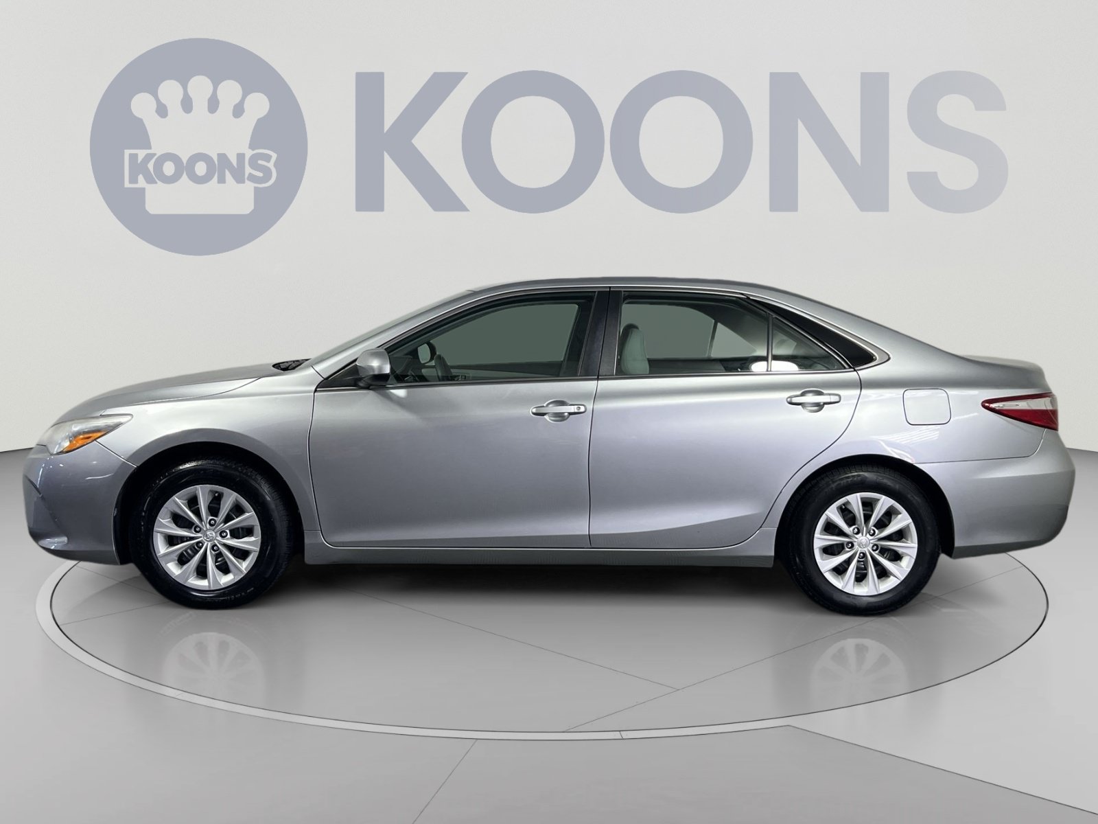 Used 2015 Toyota Camry LE FWD image 2