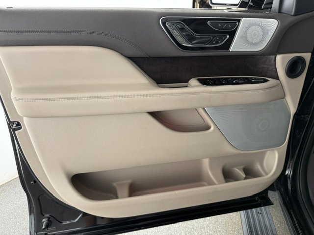Used 2024 Lincoln Navigator Reserve AWD/4WD image 8