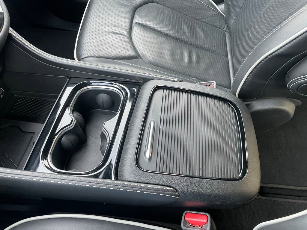 Used 2025 Chrysler Pacifica Limited image 15