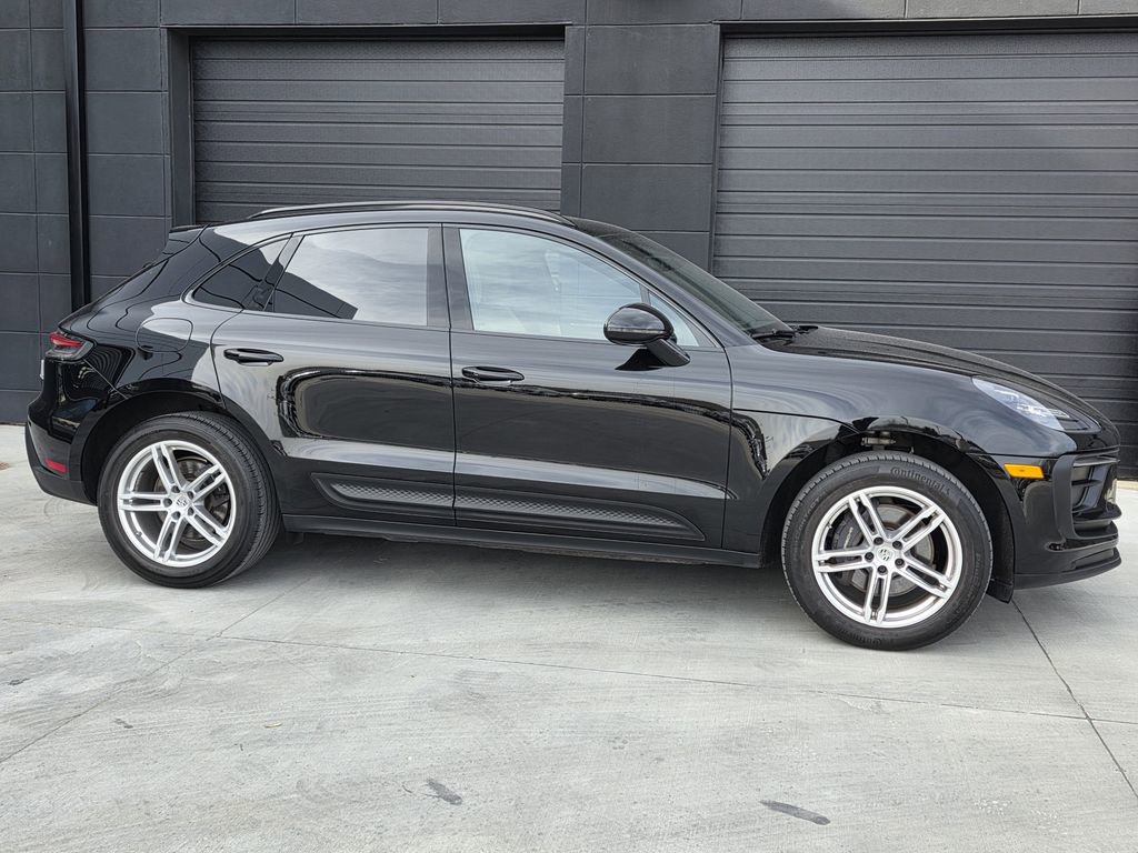 Certified 2023 Porsche Macan Turbo image 7