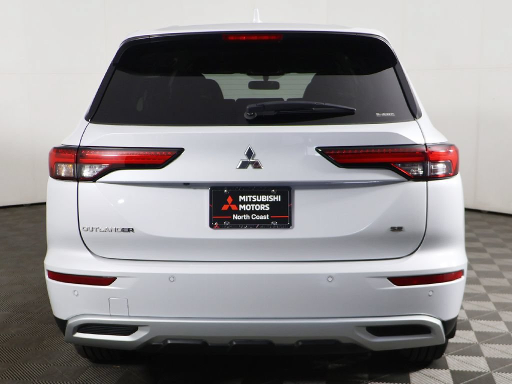 Used 2024 Mitsubishi Outlander SE AWD/4WD image 13