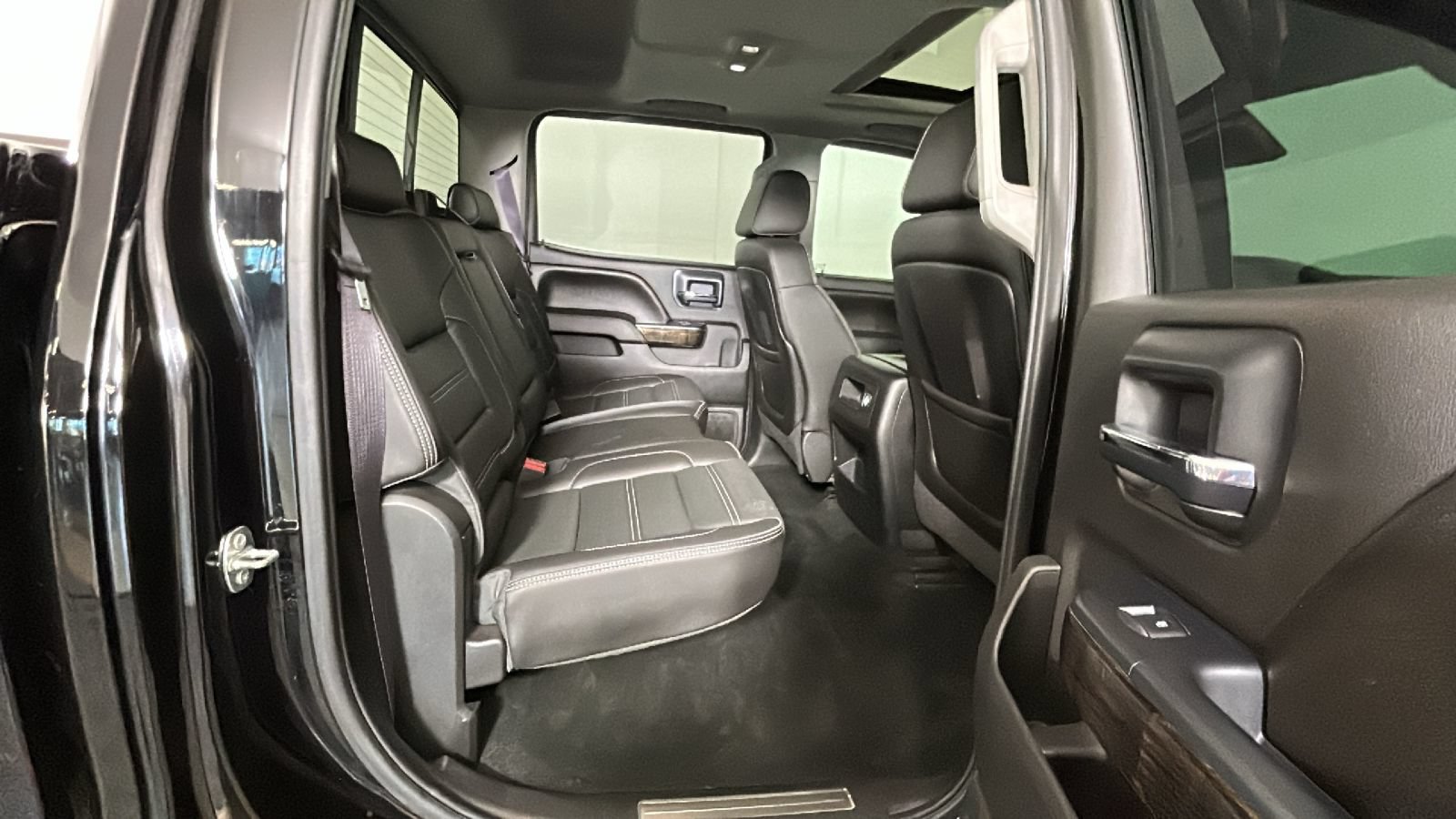 Used 2015 GMC Sierra 2500 Denali AWD/4WD image 32