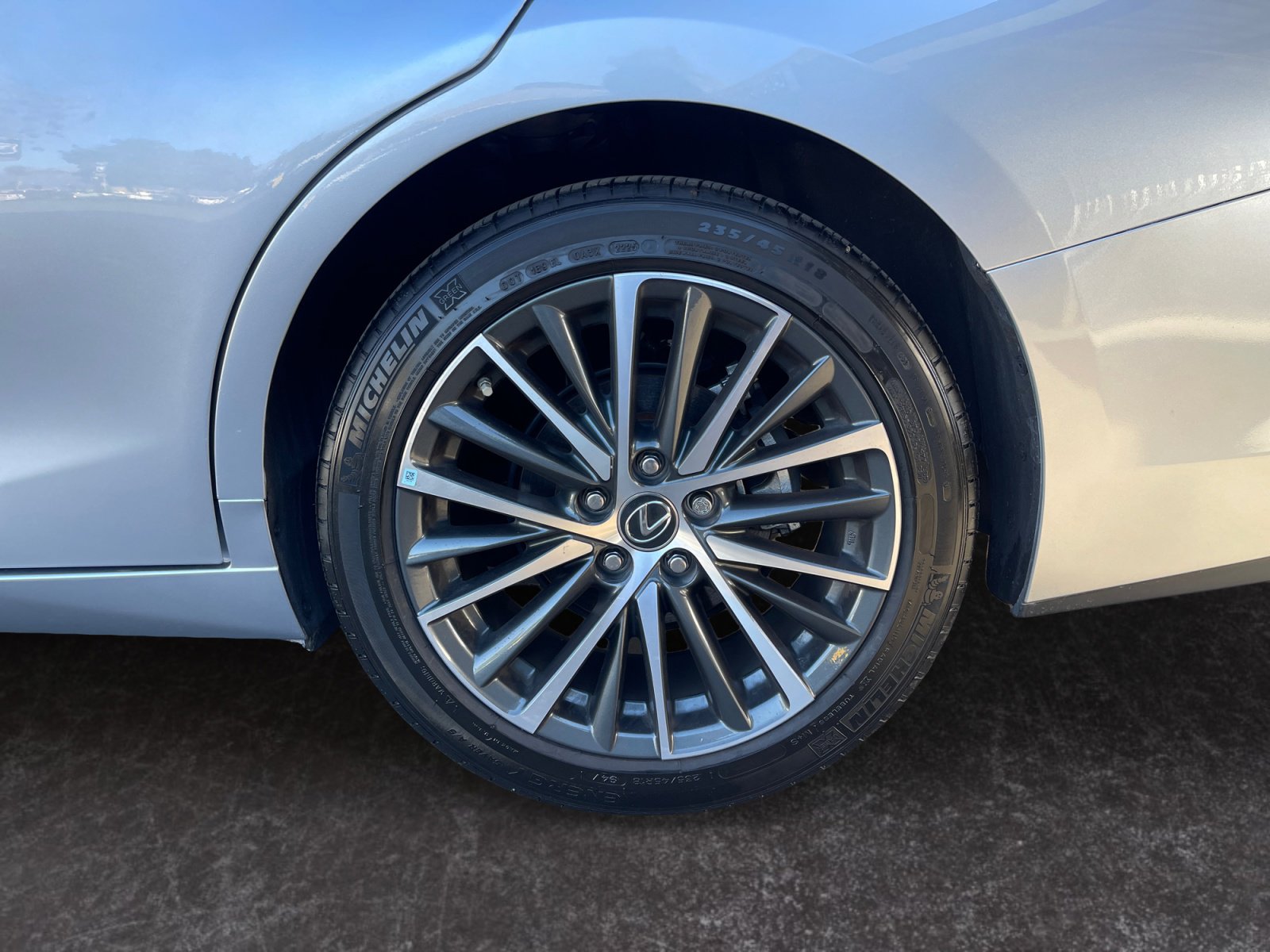 Used 2025 Lexus ES 350 w/ Premium Package image 14