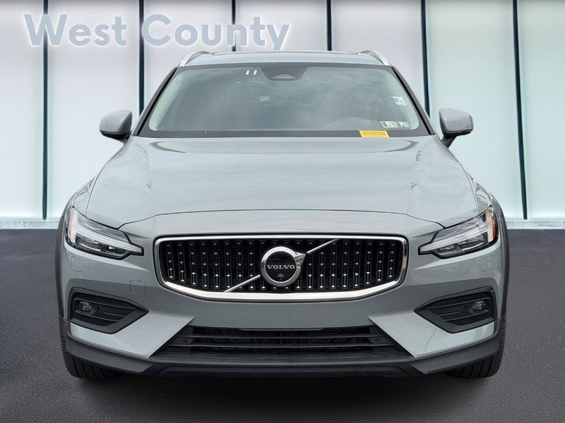 Certified 2025 Volvo V60 B5 Cross Country Plus AWD/4WD image 10