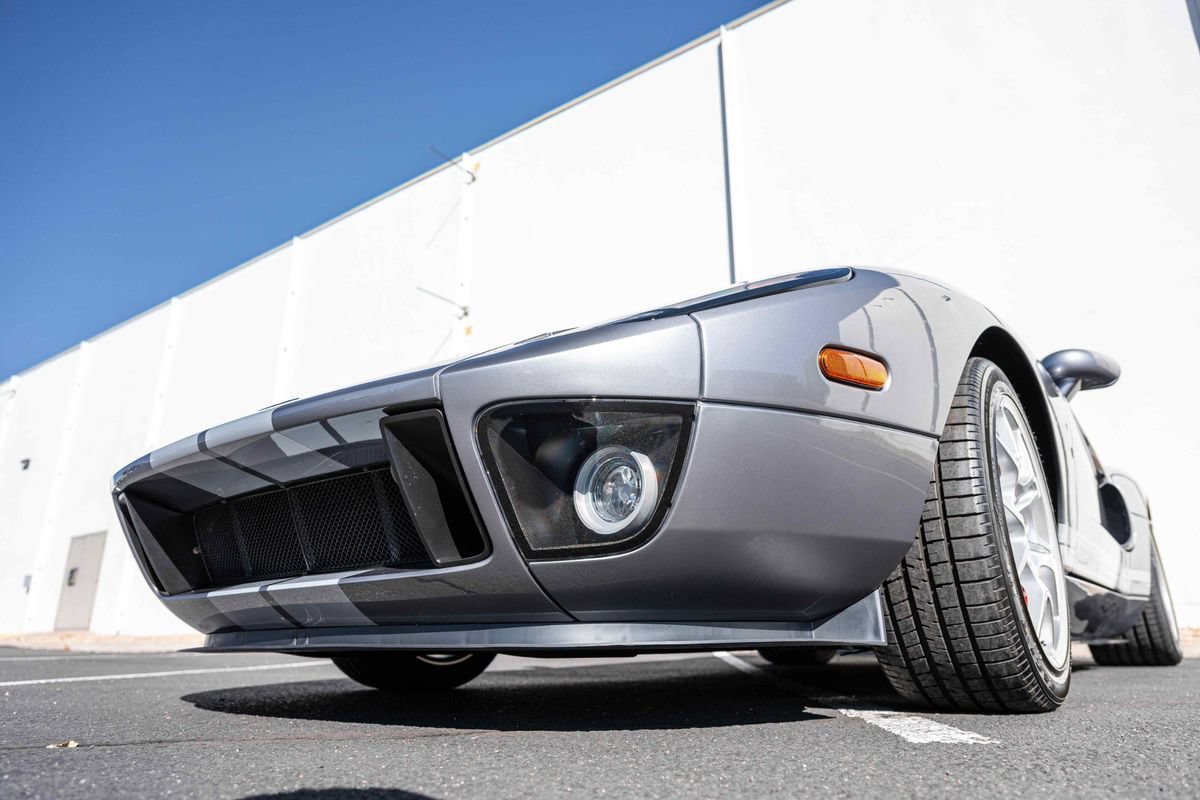 Used 2006 Ford GT RWD image 21