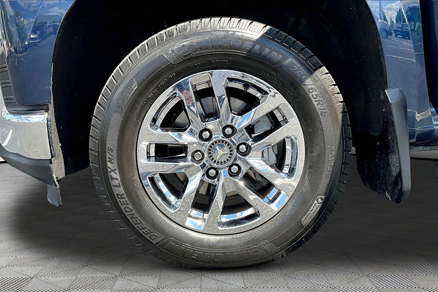 Used 2020 Chevrolet Silverado 1500 LT w/ LT Value Package AWD/4WD image 34