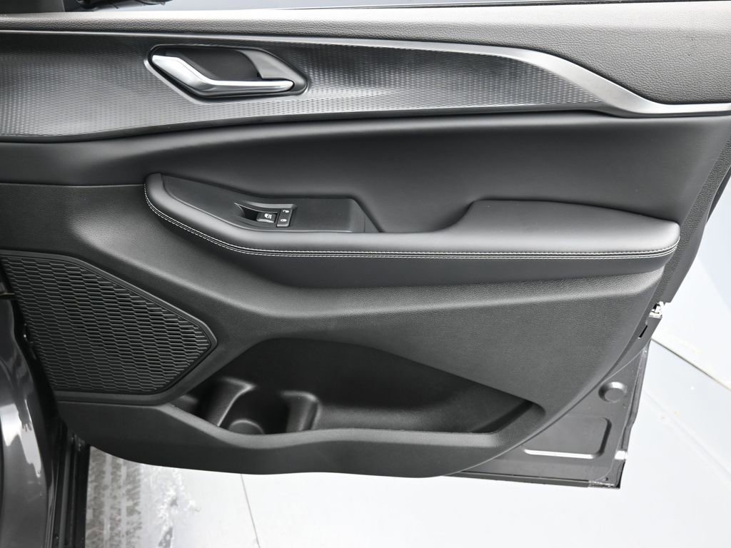 New 2025 Jeep Grand Cherokee L Altitude image 18