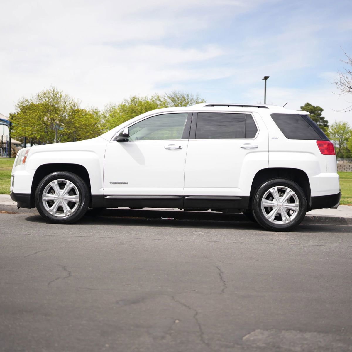 Used 2017 GMC Terrain SLT FWD image 3