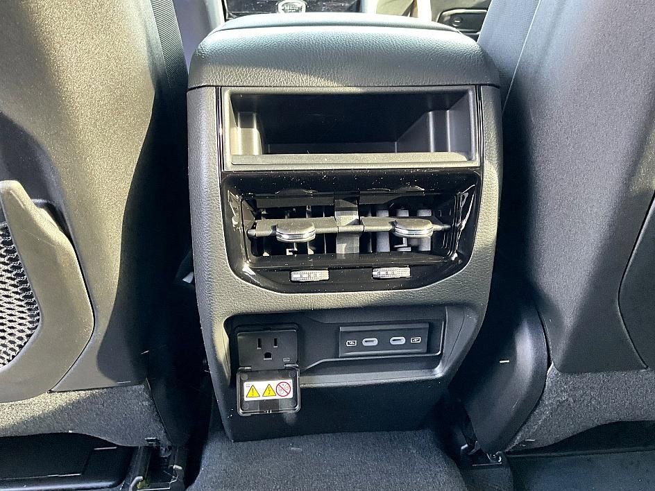 New 2026 Jeep Grand Cherokee Laredo image 31